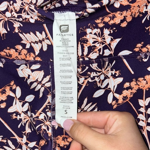 Fabletics Powerhold Mid-Rise Capri Leggings Size Small - Picture 9 of 9